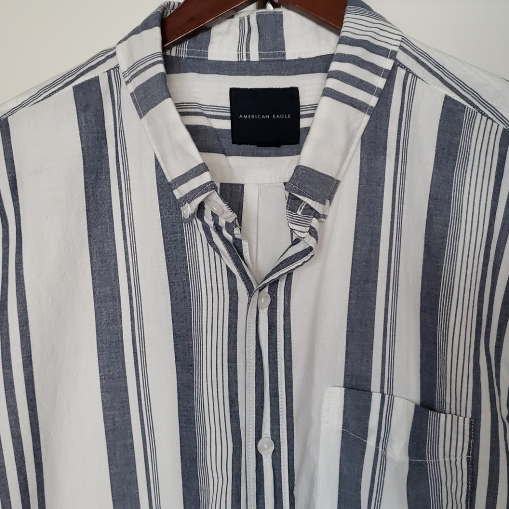 🔥3/$45 or 5/$60🔥  AE Short-Sleeved Vertical Stripe Shirt
